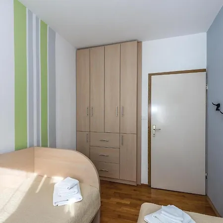 Ferienhaus Lovely In With Wifi Drniš